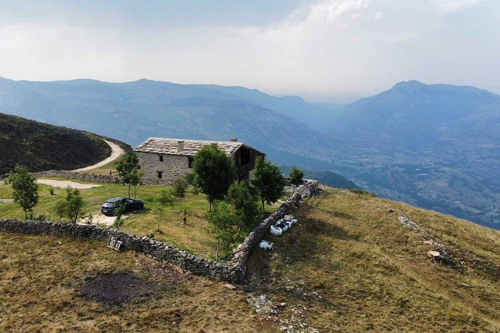 Ecological and self-sufficient cabin with unbeatable views. in Soba, Chaîne Cantabrique