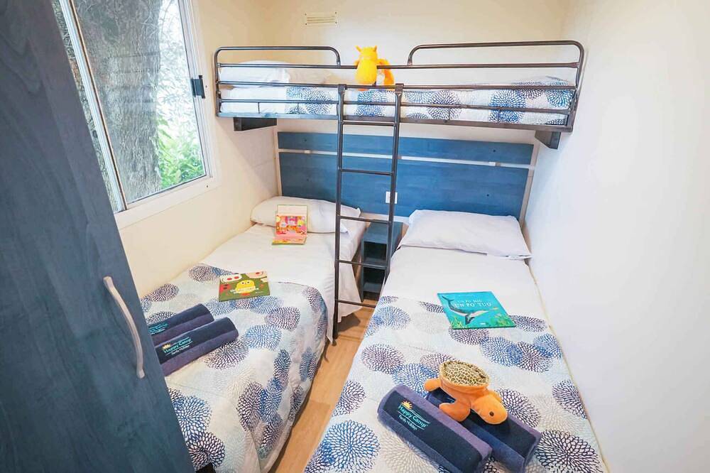 Mobilehome mit Klimaanlage, Pool und halbüberdachter Holzterrasse in Arborea, Campidano