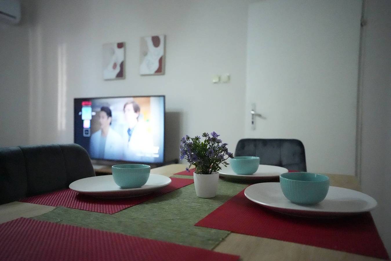 Ganze Wohnung, Gemütliches Apartment in Tirana – 5 Gehminuten zum Stadtzentrum in Tiranë, Albanien