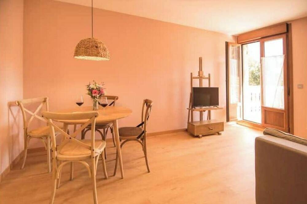 Entire apartment, Rural apartment 'balcony with sea views' in Mungia, Bizkaia