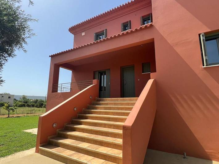 Ferienhaus für 7 Personen, mit Balkon und Whirlpool sowie Terrasse und Garten