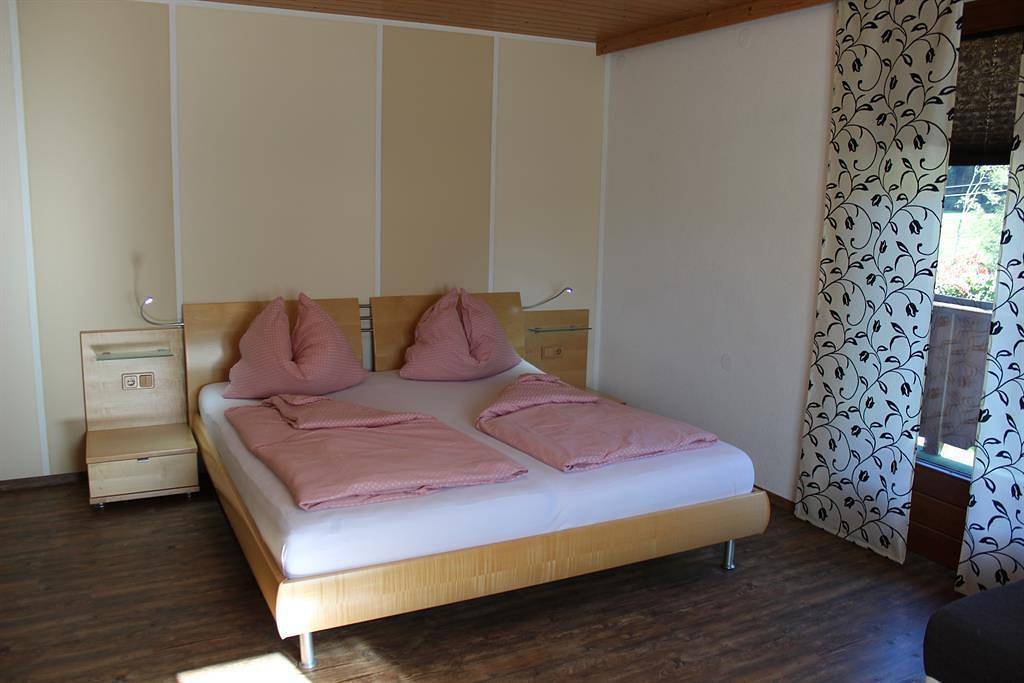 Ganze Ferienwohnung, Ferienwohnung für 5 Personen mit Balkon in St. Veit in Defereggen, Bezirk Lienz