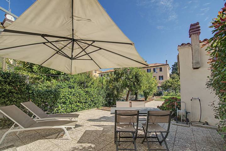 Casa Vacanze 'Il Melograno': private Terrasse, Parkplatz, WLAN und Klimaanlage in Mestre, Venedig