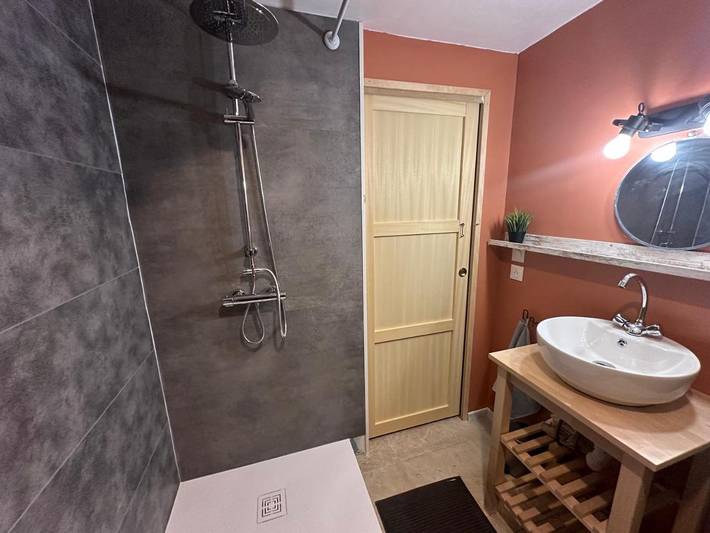 Location de vacances pour 6 personnes, avec Terrasse ainsi que Jardin et Piscine à Saint-Thuriau