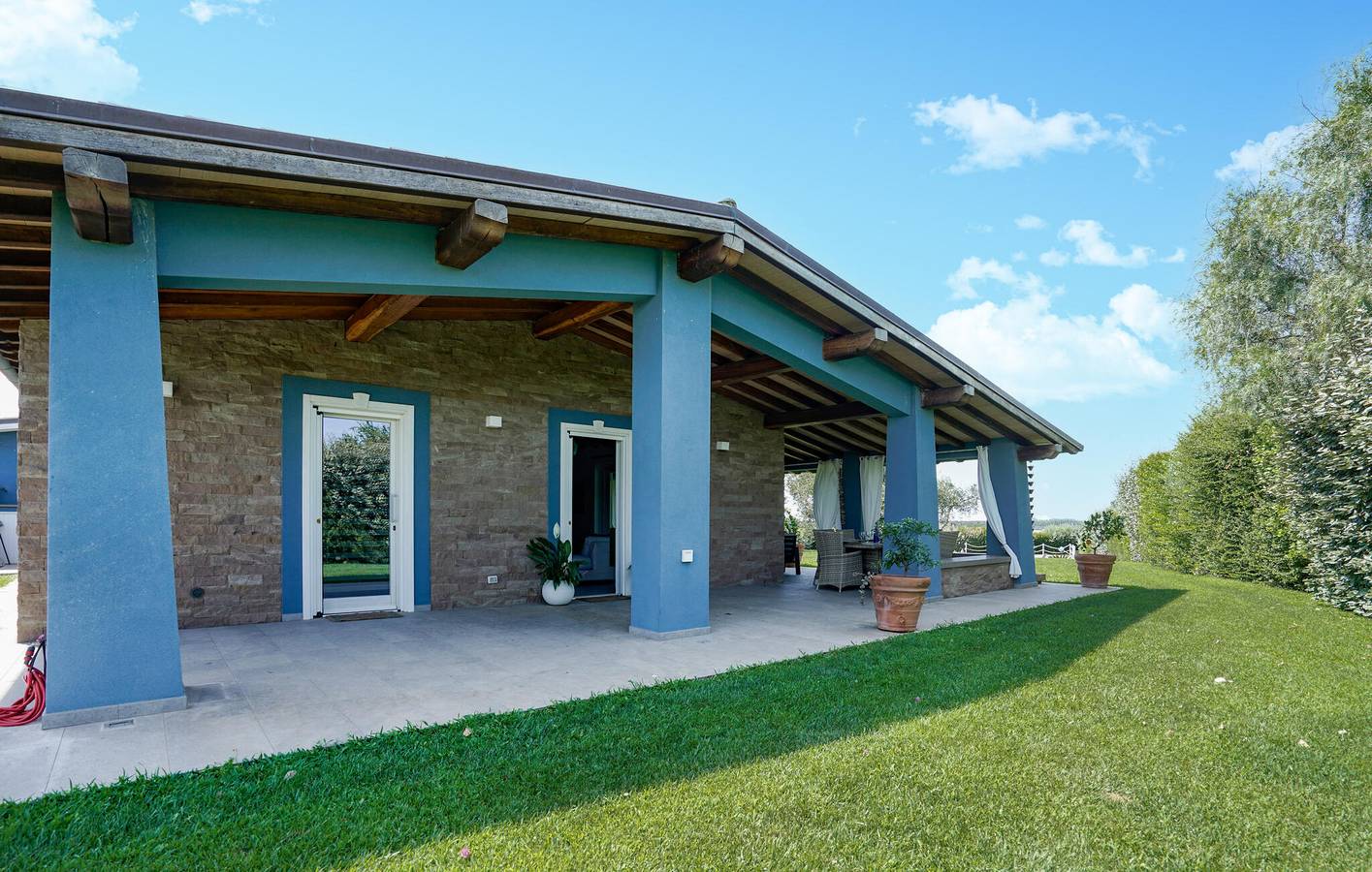 Accogliente appartamento con piscina, WiFi e parcheggio vicino a Pescia Romana in Montalto di Castro, Provincia di Viterbo