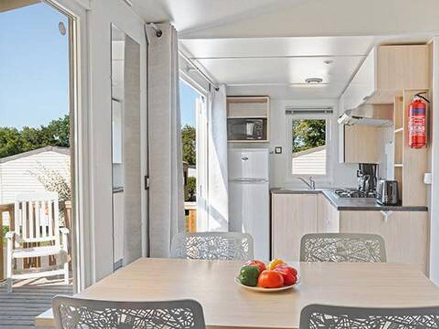 Camping Les Salins de la Gardiole (Anciennement L'Europe) - Mobilhome 4 personnes - Confort | 2 Chambres | 4 Couchages | Terrasse semi-couverte | 1 Salle de bain | Climatisation in Vic-la-Gardiole, Côte d'Améthyste