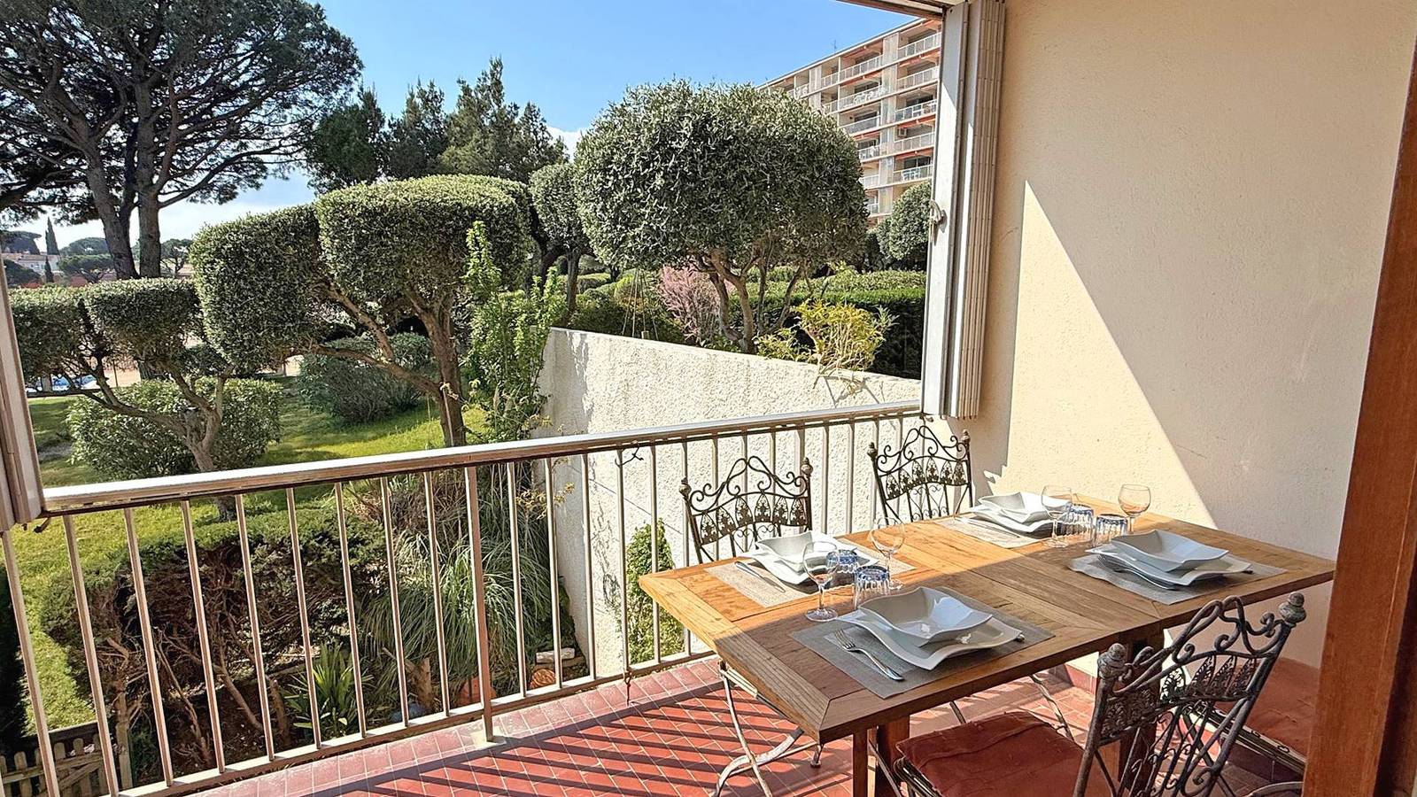 Ganze Ferienwohnung, 2-Zimmer-Wohnung - 4/6 Schlafplätze - Privatpool - Klimaanlage - Wlan - Gartenblick - Sainte Maxime in Sainte-Maxime, Draguignan Region