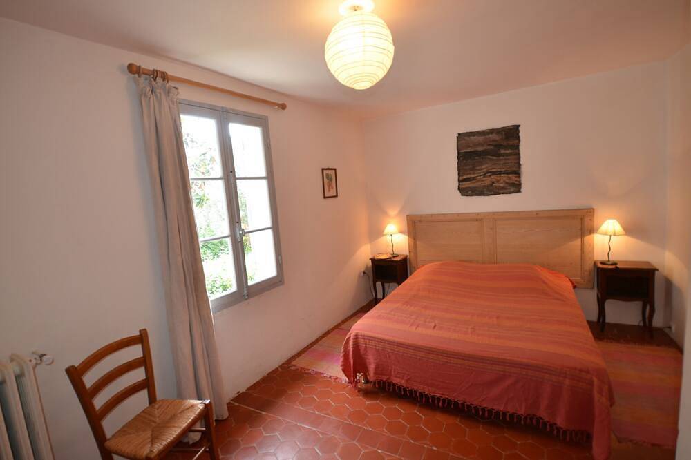 Appartement entier, Calme et Espace face au Mont Ventoux avec jardin et piscine privée. in Mazan, Parc naturel régional du Mont-Ventoux