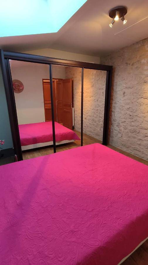 Gîte pour 3 personnes, avec Vue à Sauzet (Lot)