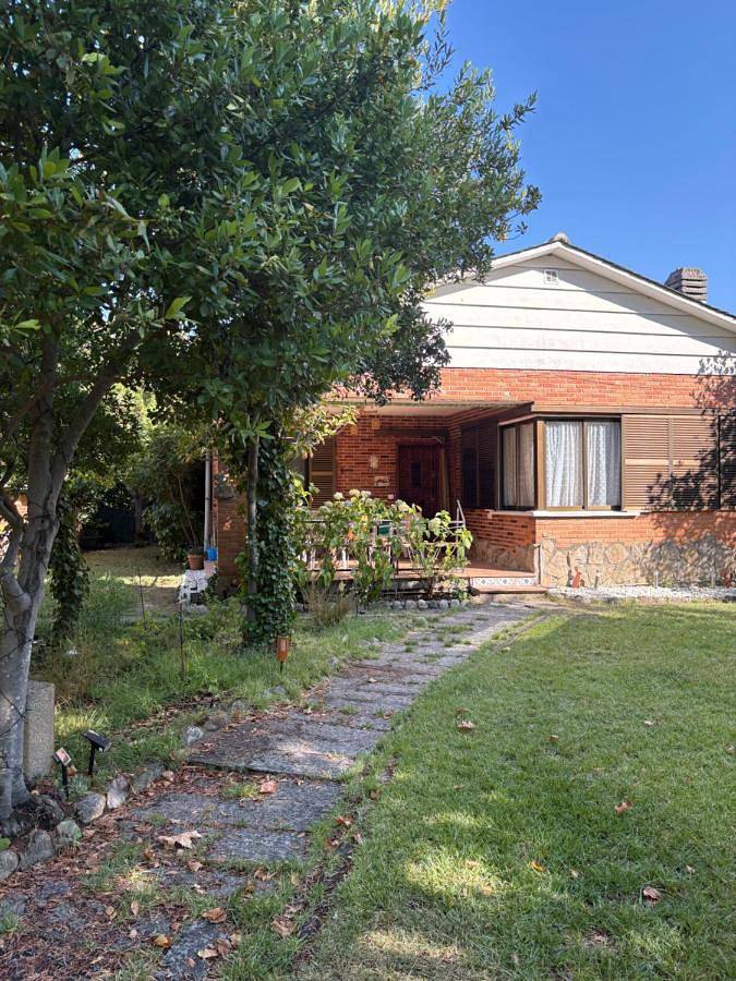 Location de vacances pour 9 personnes, avec Balcon et Terrasse ainsi que Jardin et Piscine à La Adrada - 2