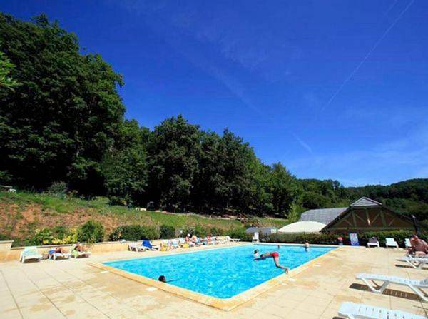 Location de vacances pour 5 personnes, avec jardin ainsi que vue et piscine, animaux acceptés dans Lac du Causse - 2
