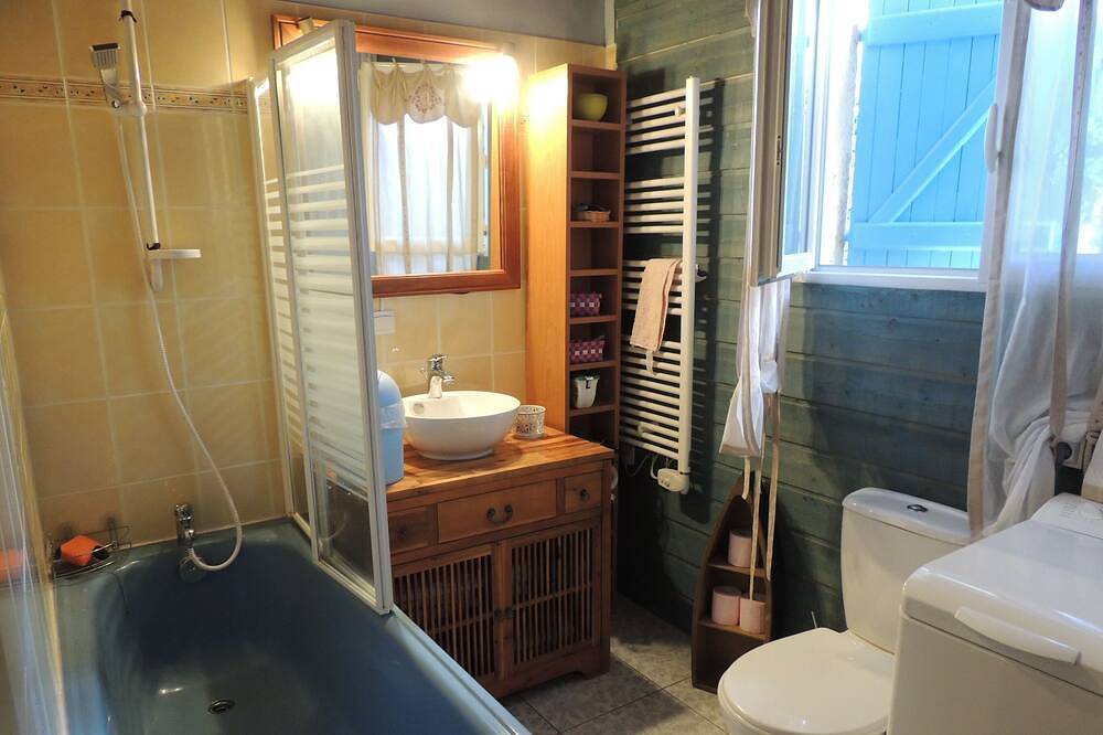 Studio Avec Jolie Chambre, Kitchenette, Terrasses in Montussan, Région de Bordeaux