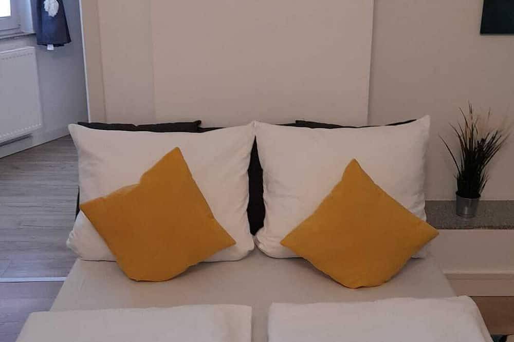 Entire apartment, Quiet 1 Zkb apartments in a prime location. Direct proximity to Com & old town in Cologne, Rhineland