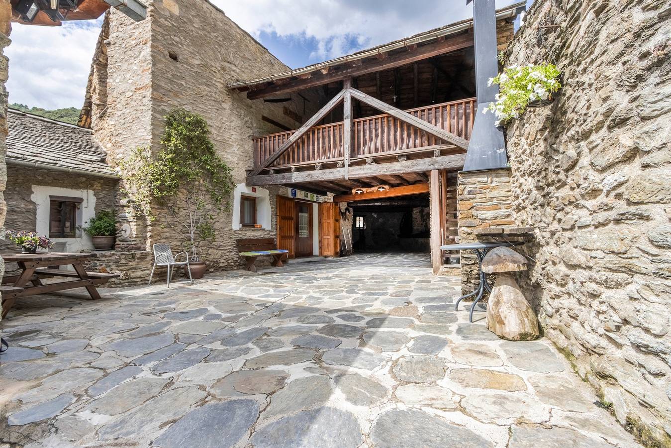 Bauernhaus 'El Raco De Cal Maró' mit Bergblick, privater Terrasse und Wlan in Castellbò, Montferrer i Castellbò