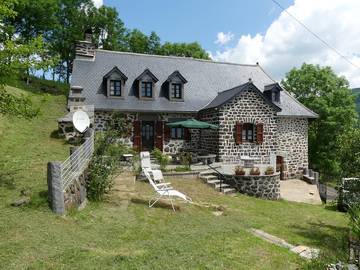 Gîte pour 6 personnes, avec jardin et terrasse, animaux acceptés à Cheylade