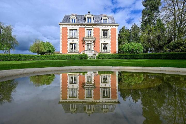 Maison d’hôte pour 6 personnes, avec terrasse et sauna ainsi que jardin et jacuzzi