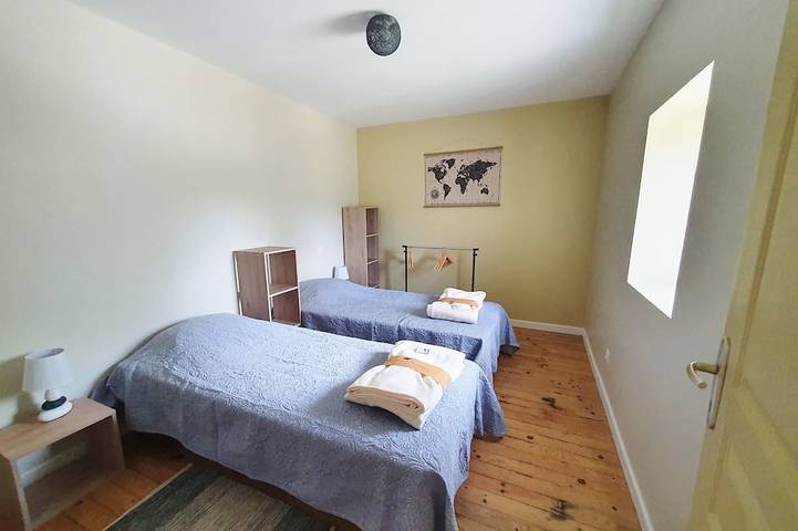 Location de vacances pour 6 personnes, avec terrasse et jardin, animaux acceptés à Charensat - 2