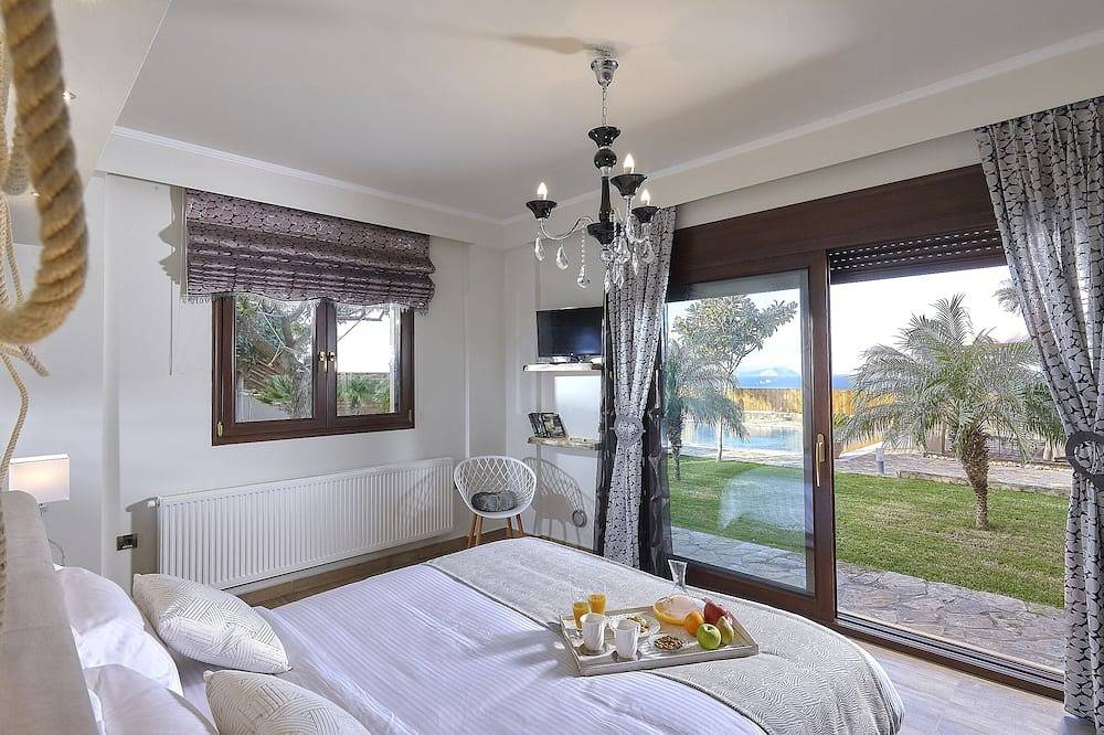 Villa Diese fantastische Villa mit 6 Schlafzimmern verfügt über einen beheizten Innen- und Außenpool in Kokkini Hani, Iraklio-Heraklion und Umgebung