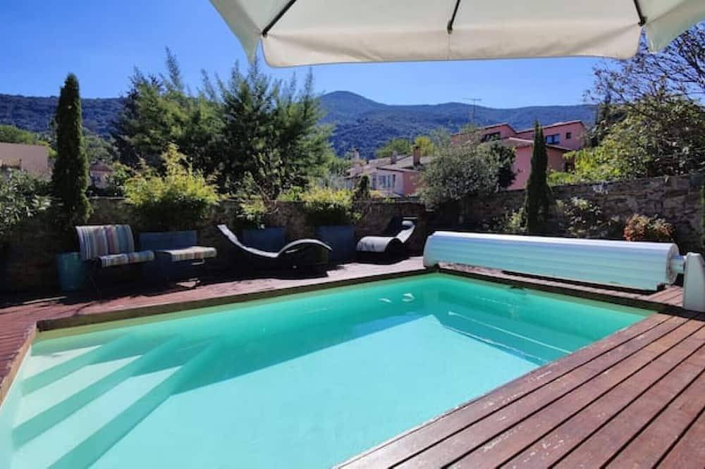 Superlative old town property with pool & bar room in Céret, Céret region