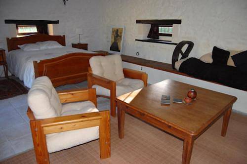 Location de vacances pour 2 personnes, avec vue et jardin à Champagne-Mouton - 4