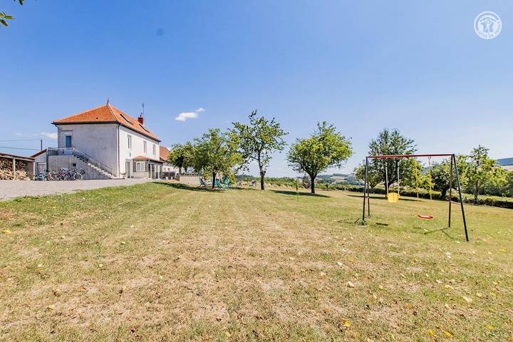 Gîte pour 12 personnes, avec Jacuzzi ainsi que Terrasse et Jardin