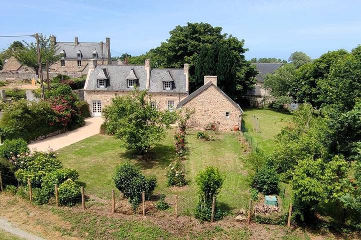 Location de vacances pour 9 personnes, avec Jardin à Trégon