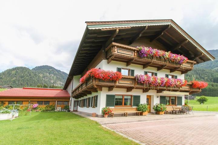 B&B für 2 Personen, mit Balkon und Terrasse sowie Garten und Ausblick in Waidring