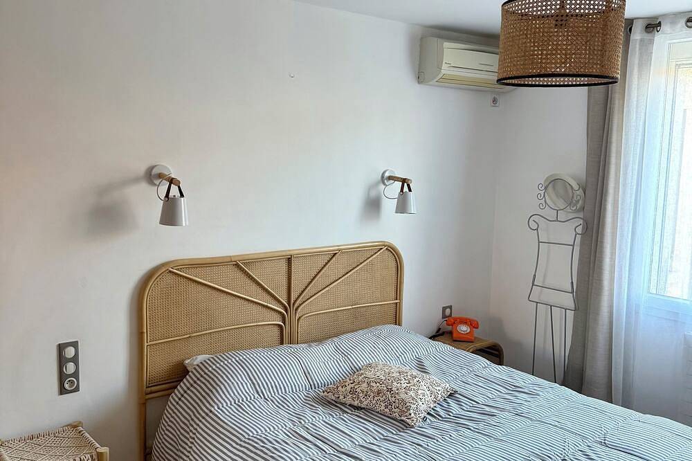 Villa sleeps 6 with separate pool area and games room in Venelles, Aix-en-Provence region