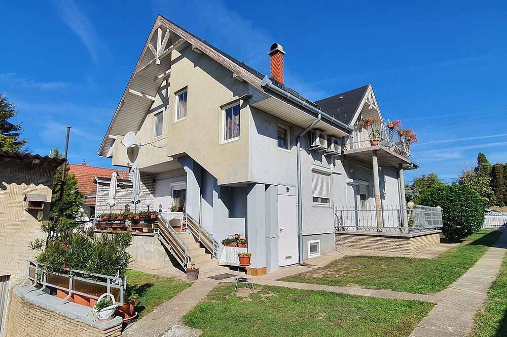 Ganze Wohnung, Ferienwohnung mit Pool, Internet und Klimaanlage in Balatonszabadi, Siófok und Umgebung