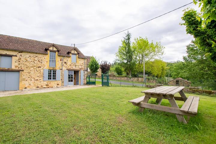Gîte pour 6 personnes, avec terrasse, animaux acceptés en Dordogne