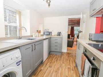 Log Cabin for 4 People in Whitby, North Yorkshire, Photo 4