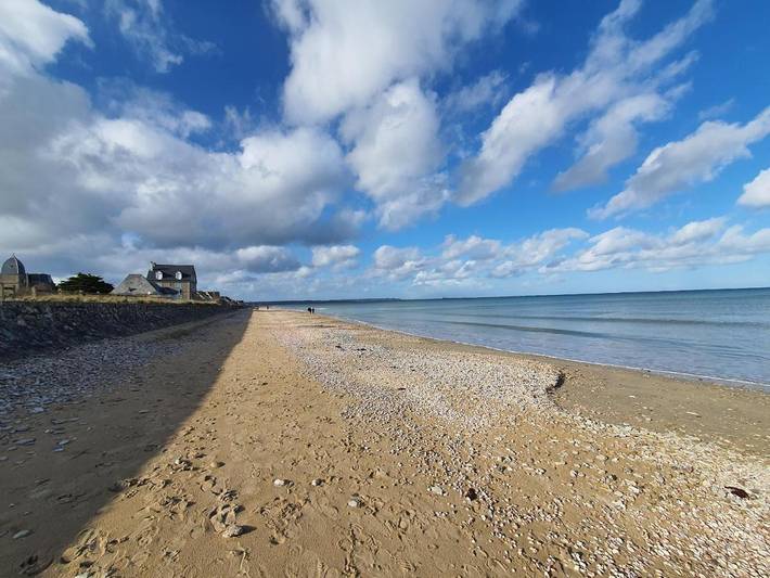 Location de vacances pour 8 personnes, avec jacuzzi ainsi que jardin et piscine à Quinéville