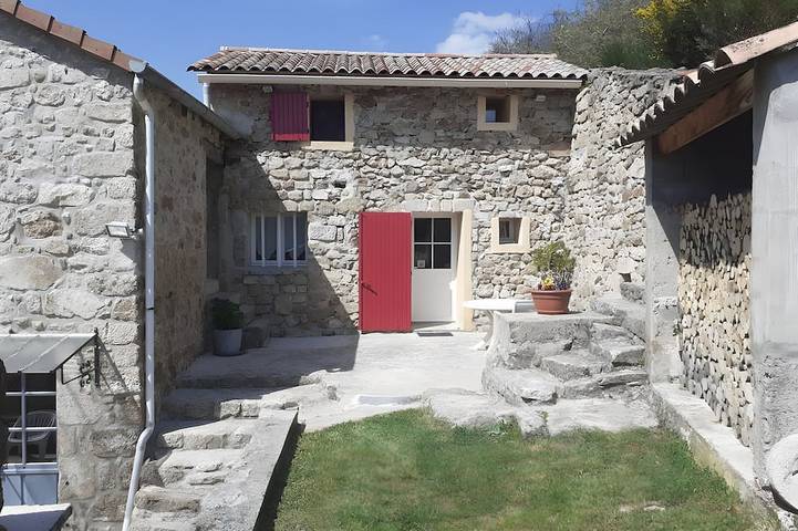Chambre d’hôte pour 2 personnes, avec jardin à Saint-Pierre-de-Colombier