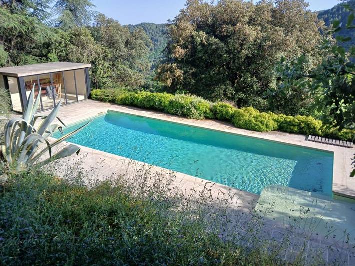 Location de vacances pour 14 personnes, avec jardin ainsi que vue et piscine à Colognac - 2