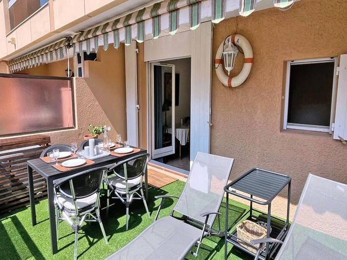 Gîte pour 4 personnes, avec terrasse, adapté aux familles dans Office de Tourisme Sainte Maxime