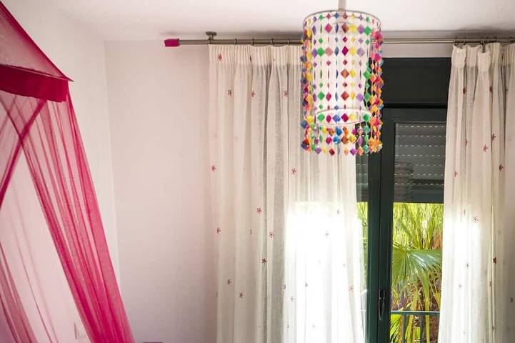 Location de vacances pour 6 personnes, avec piscine ainsi que jardin et terrasse à Cala Tarida - 4