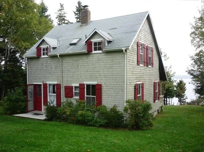 Cottage for 6 people, with yard and terrace in Maine