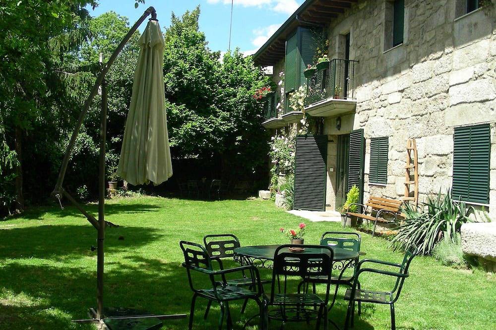 Rural complex of 3 houses for 19 beds in Cobreros, Zamora Provinz