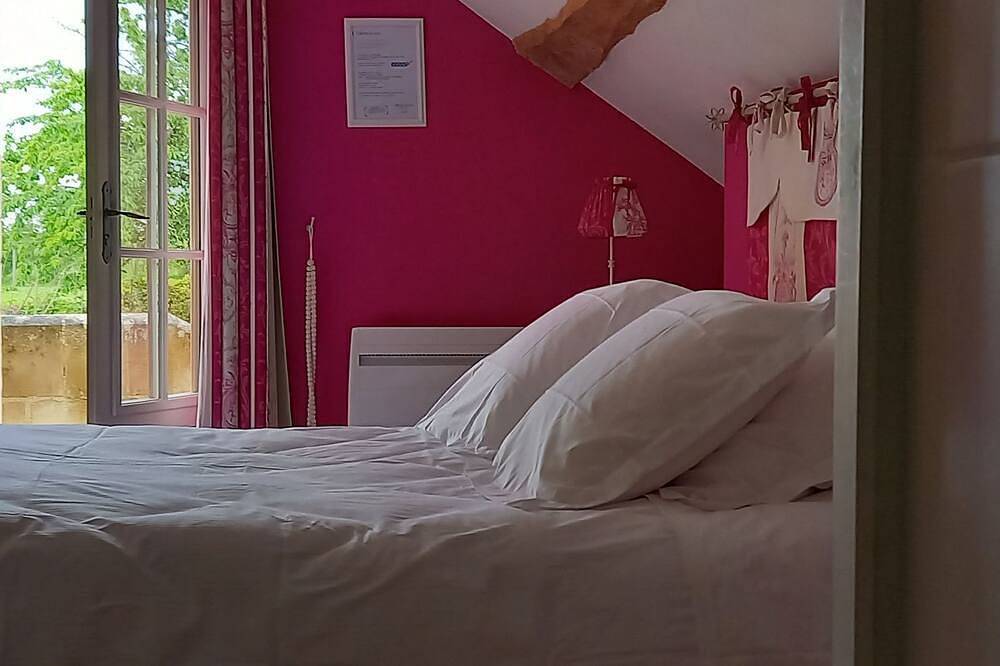 Colibri is a room on the 1st floor for 2 people with its own entrance, in Les Ulmes, Valle del Loira