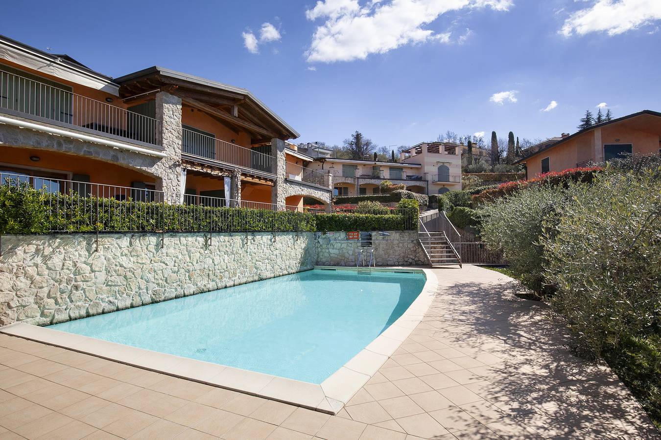 Ganze Wohnung, Apartment Laghetto with Pool in Torri del Benaco, Gardasee-Berge