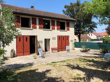 Gîte pour 2 personnes, avec jardin et terrasse dans le Jura