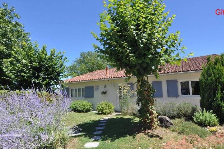 Location de vacances pour 4 personnes, avec vue ainsi que piscine et jardin, animaux acceptés dans Saint-Privat-en-Périgord - 4