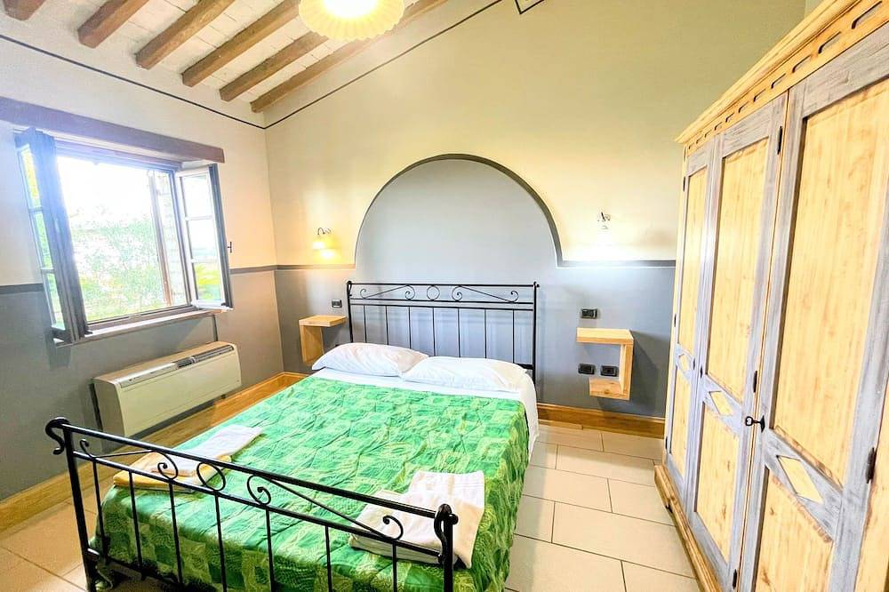 Apartamento entero, Apt 6 - Terreno mágico con piscina y jacuzzi Capacidad para 4 personas in Spoleto, Provincia de Perugia
