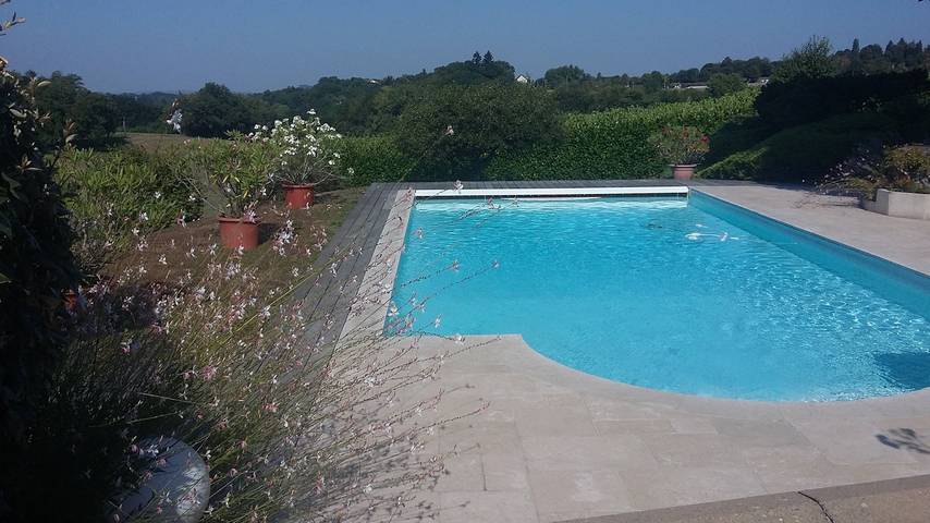 Gîte pour 8 personnes, avec terrasse ainsi que jardin et piscine dans l' Isère - 2
