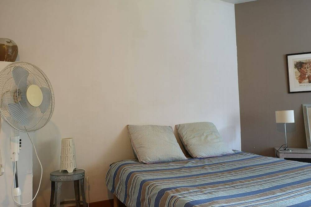 Villa with swimming pool for 8 people, between Uzès and Pont du Gard in Saint-Siffret, Nimes en omgeving