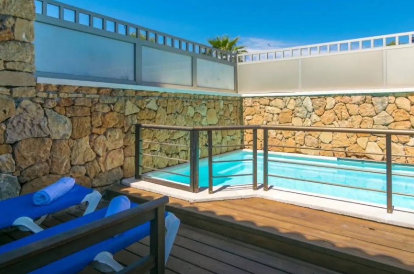 Geräumiges Ferienhaus Bahamas 1 mit Wlan, Pool, Balkon, Terrassen und Garten in Playa Son Serra de Marina, Santa Margalida