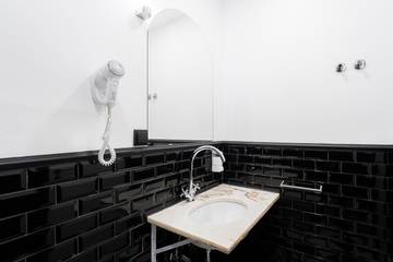 Vacation Rental for 2 Guests in Arroios, Lisbon District, Picture 2