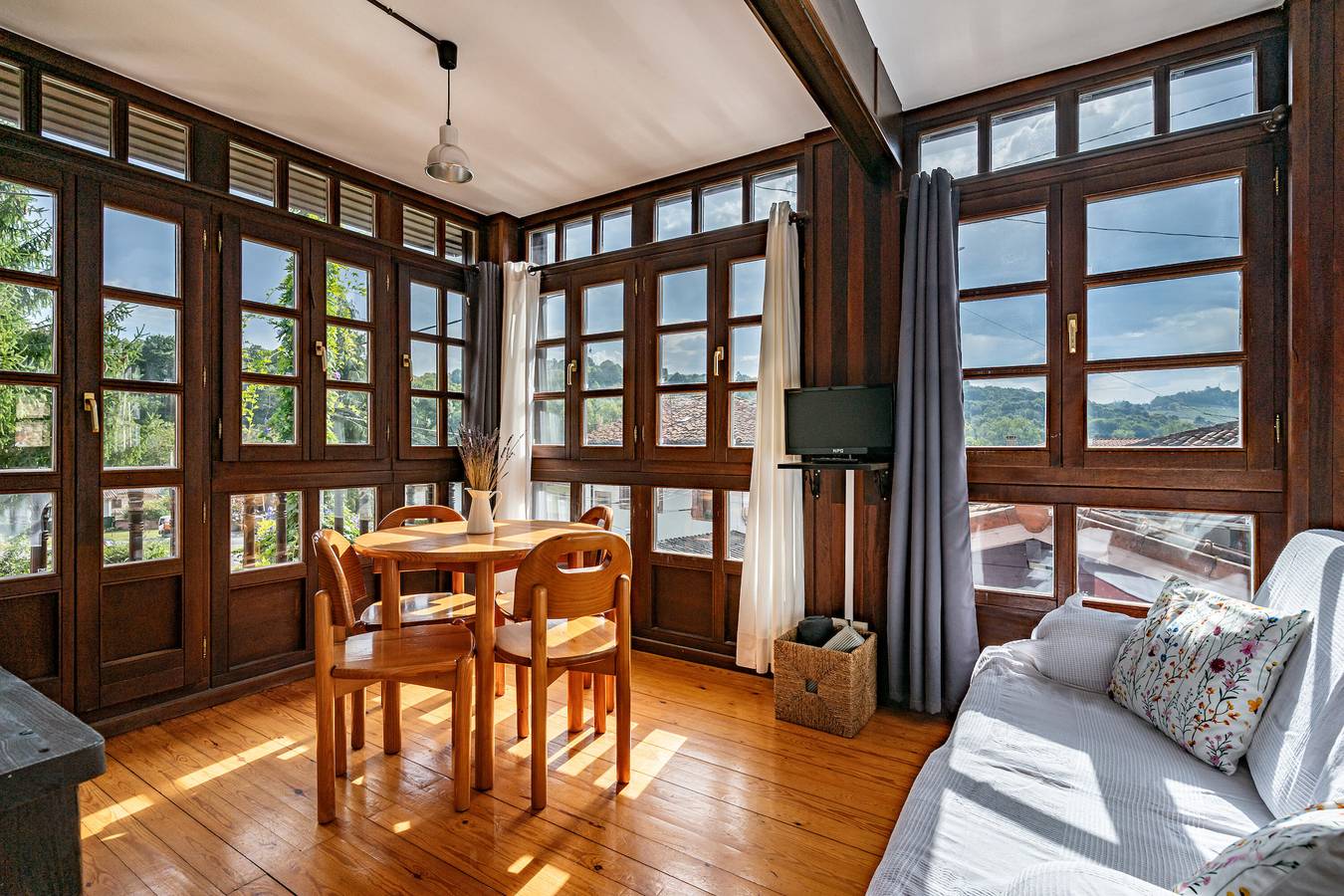 Apartamento entero, Apartamento 'Florenta G2' con vistas a la montaña, terraza privada y Wi-Fi in Cangas de Onís, Costa Verde