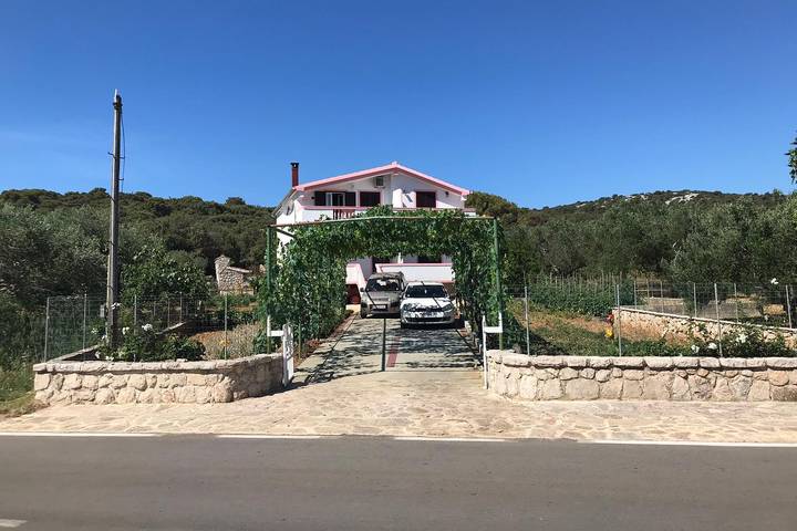 Ganze Wohnung, 2-Zimmer-Ferienwohnung mit Terrasse und Meerblick Kraj, Pasman A-819-a in Kraj, Pasman