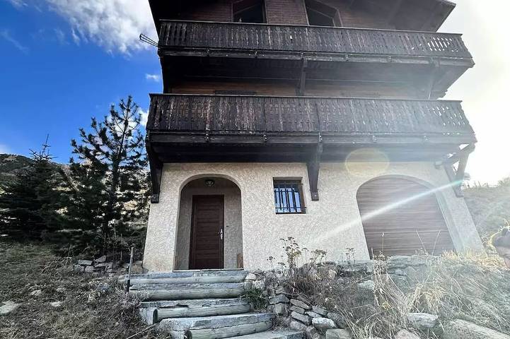 Chalet pour 8 personnes, avec balcon et jacuzzi dans Vars (station de ski)